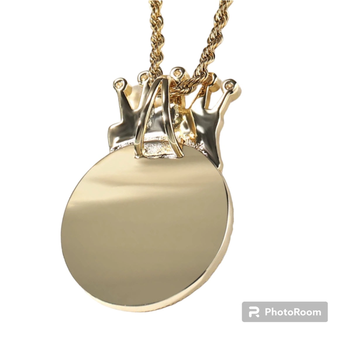 Memory of a King Pendant: Majestic Remembrance