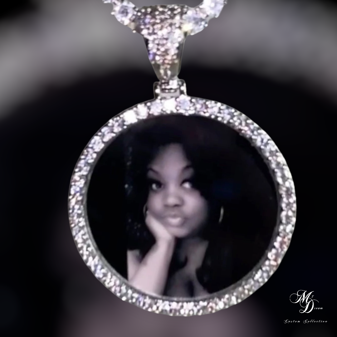 Medium Circle Memory Pendant: A Timeless Tribute to Love