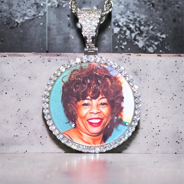 Small Size Circle Memory Pendant: Timeless Elegance for Treasured Moments